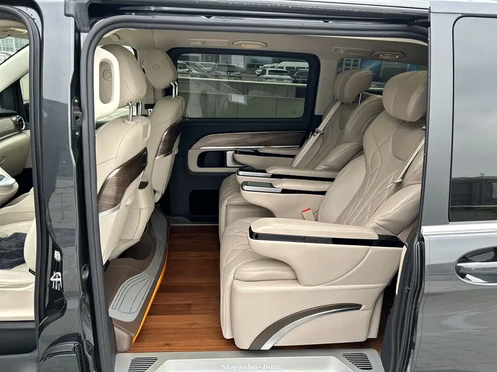 Mercedes-Benz V-Class 2023 — фото 10