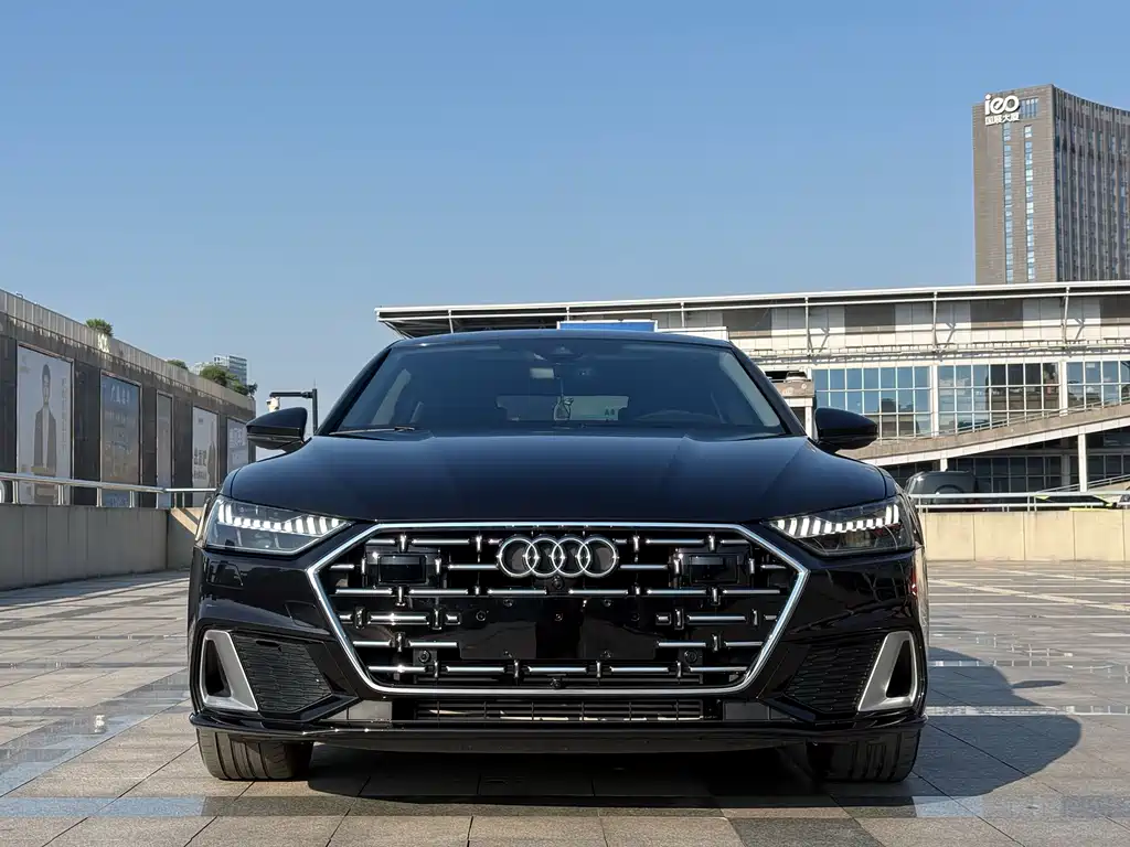 Audi A7L 2024 — фото 1