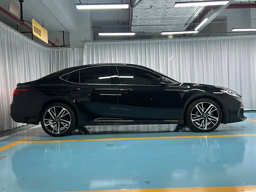 Toyota Camry 2025 — фото 8