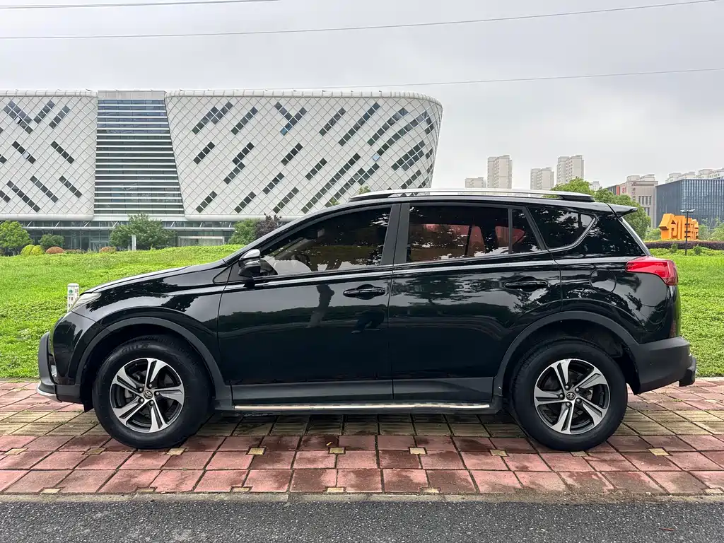 Toyota RAV4 2015 — фото 3