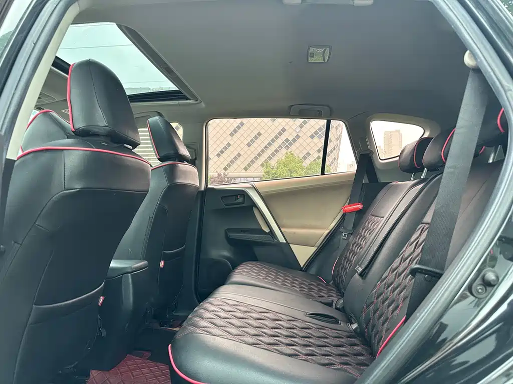 Toyota RAV4 2015 — фото 18