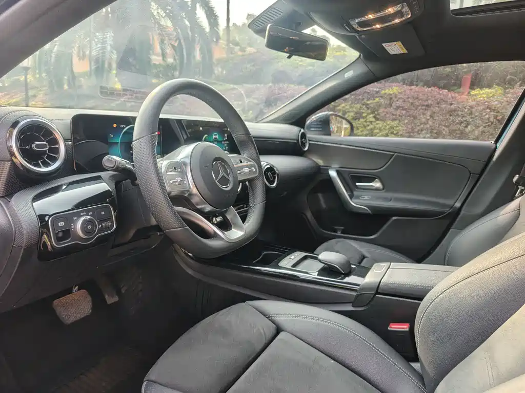 Mercedes-Benz A-Class 2019 — фото 15