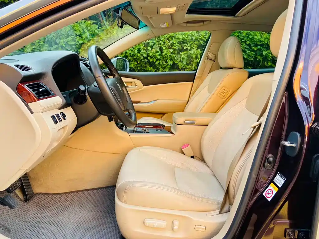 Toyota Crown 2014