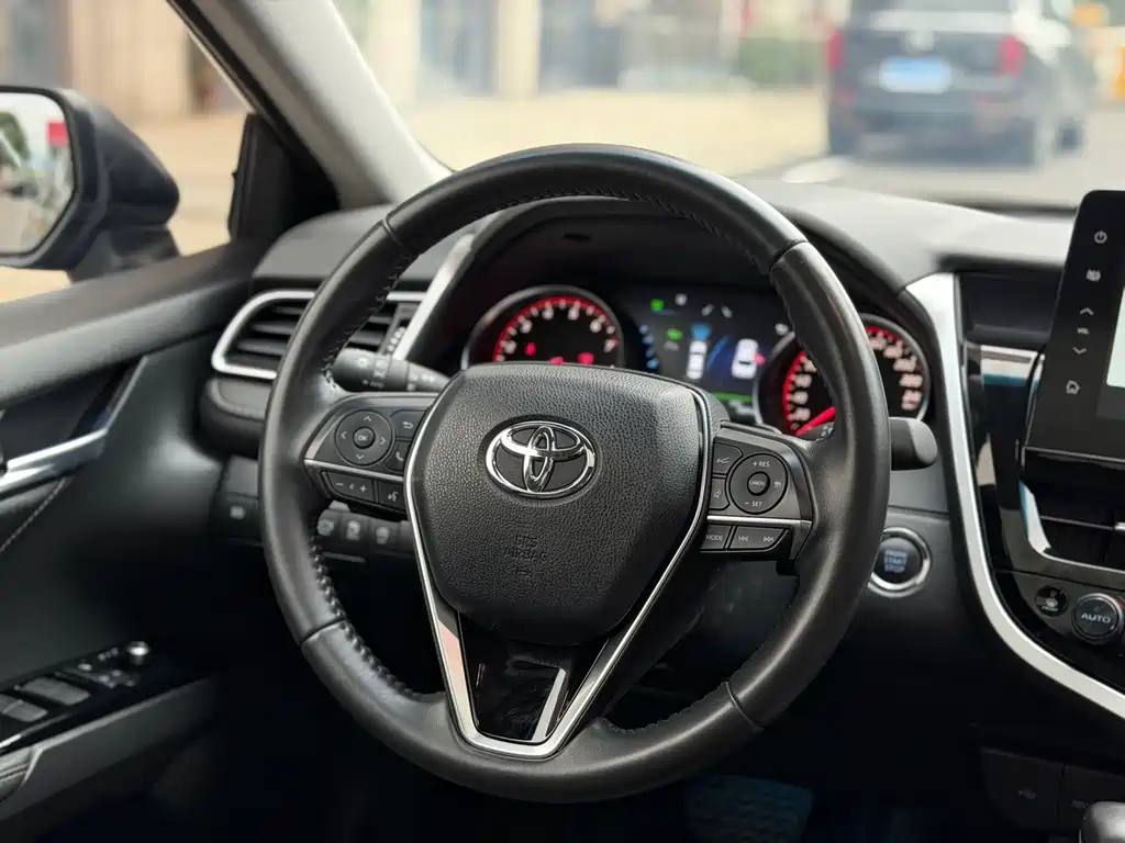 Toyota Camry 2023 — фото 19