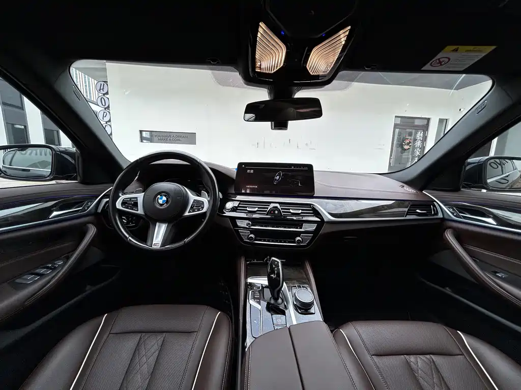 BMW 5 Series 2021 — фото 12