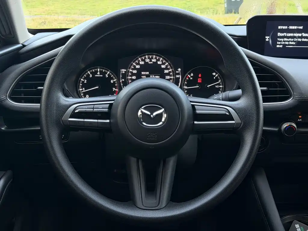 Mazda 3 Axela 2023 — фото 10