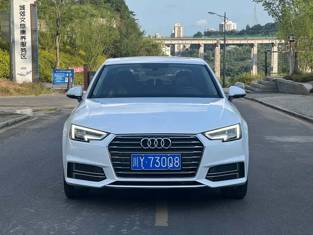 Audi A4L 2019 — фото 1