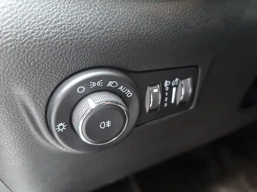 Jeep Compass 2022 — фото 11