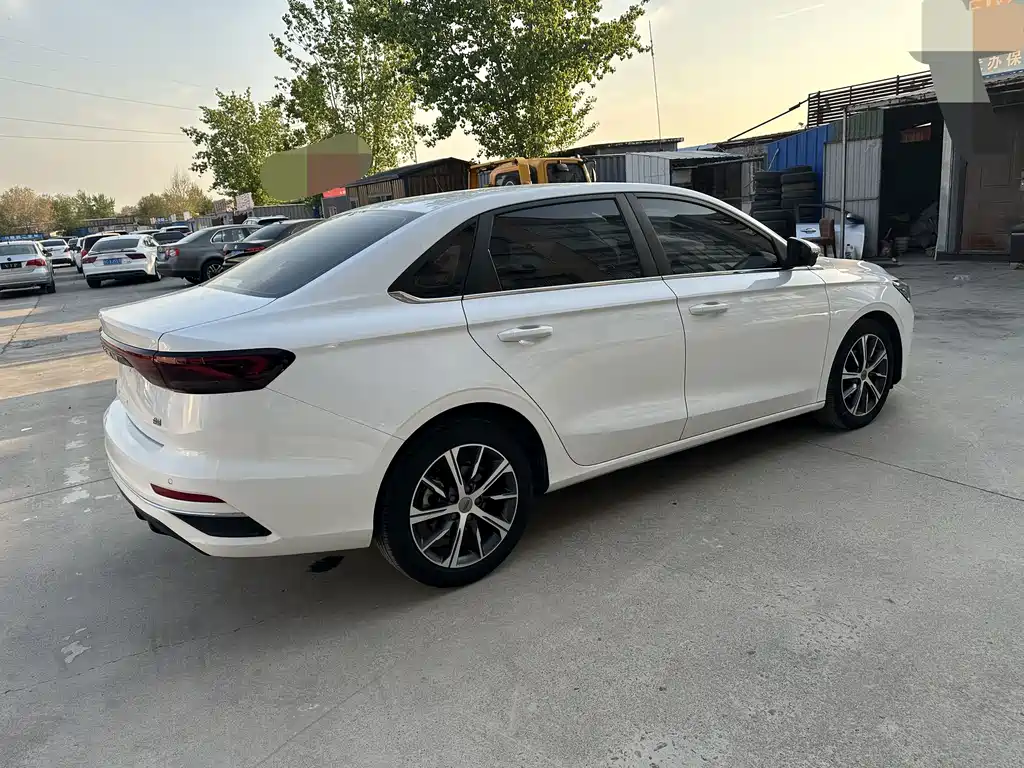 Geely Emgrand 2021 — фото 15