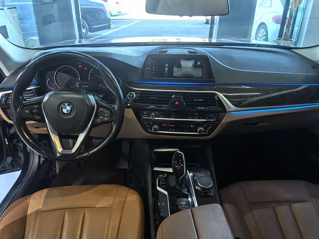 BMW 5 Series 2017 — фото 9