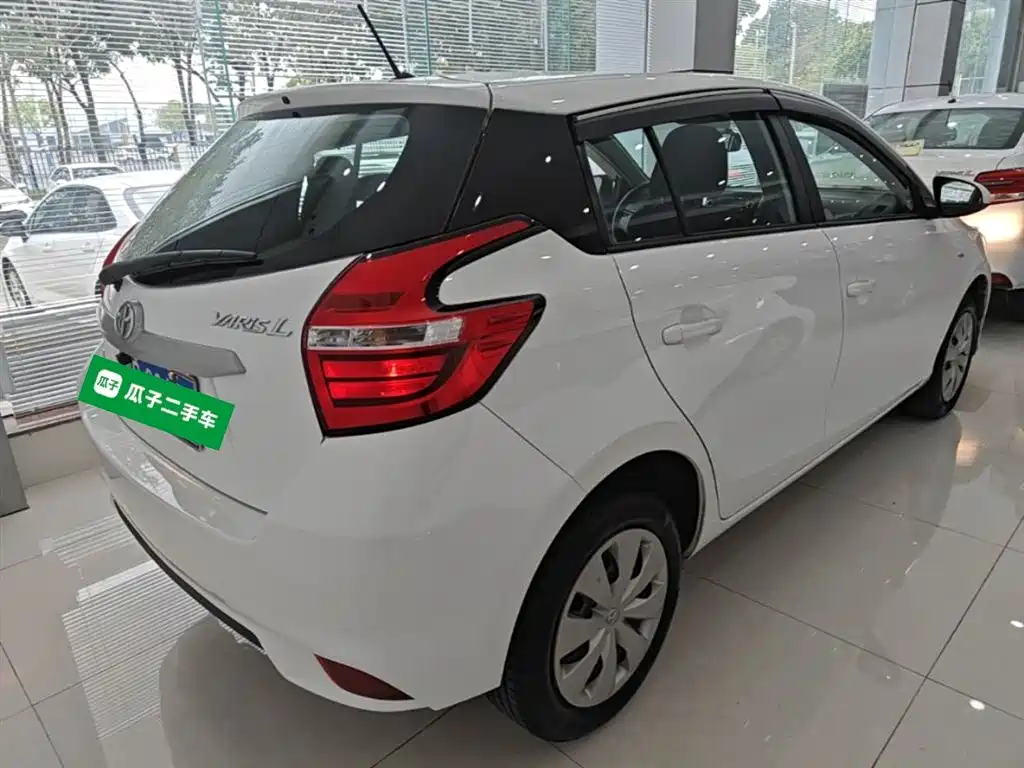 Toyota Yaris L 2017 — фото 7