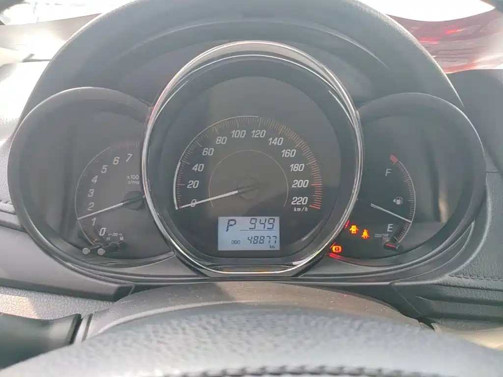 Toyota Yaris L 2020 — фото 12