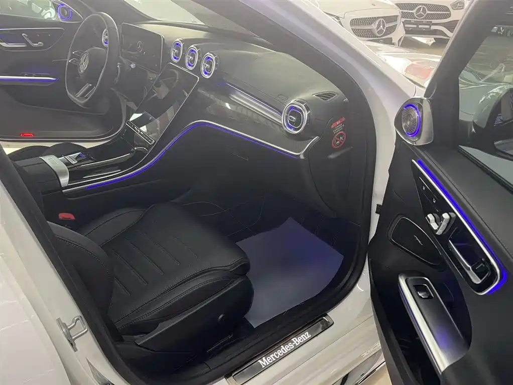 Mercedes-Benz C-Class 2025 — фото 12