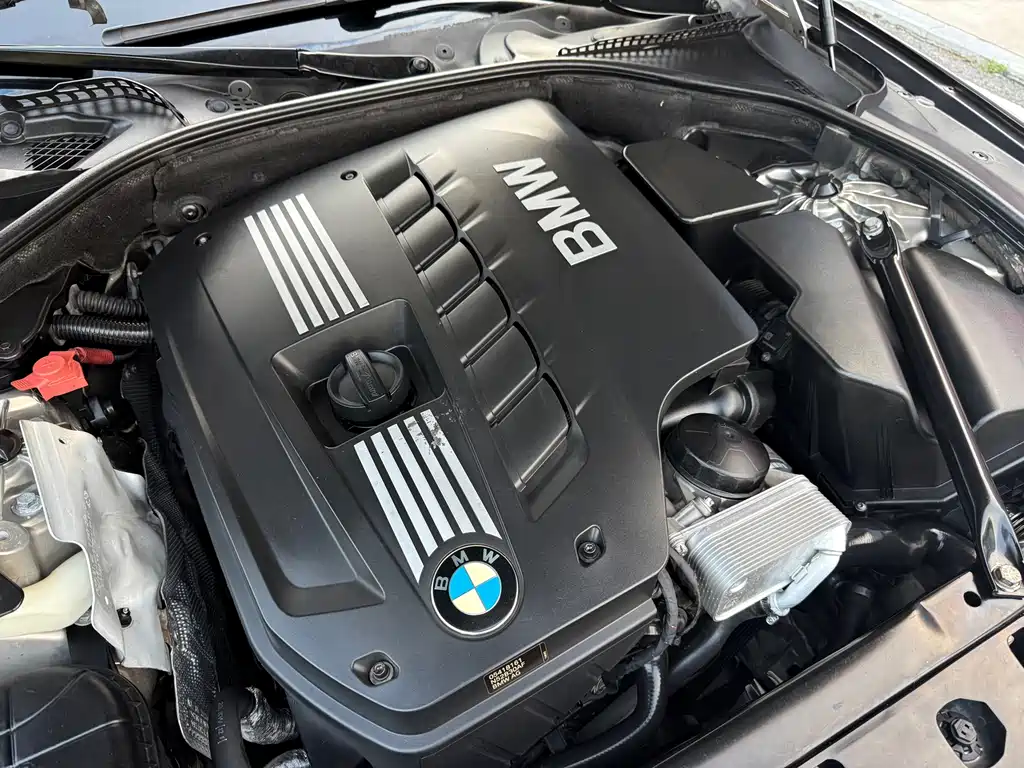 BMW 5 Series 2012 — фото 26