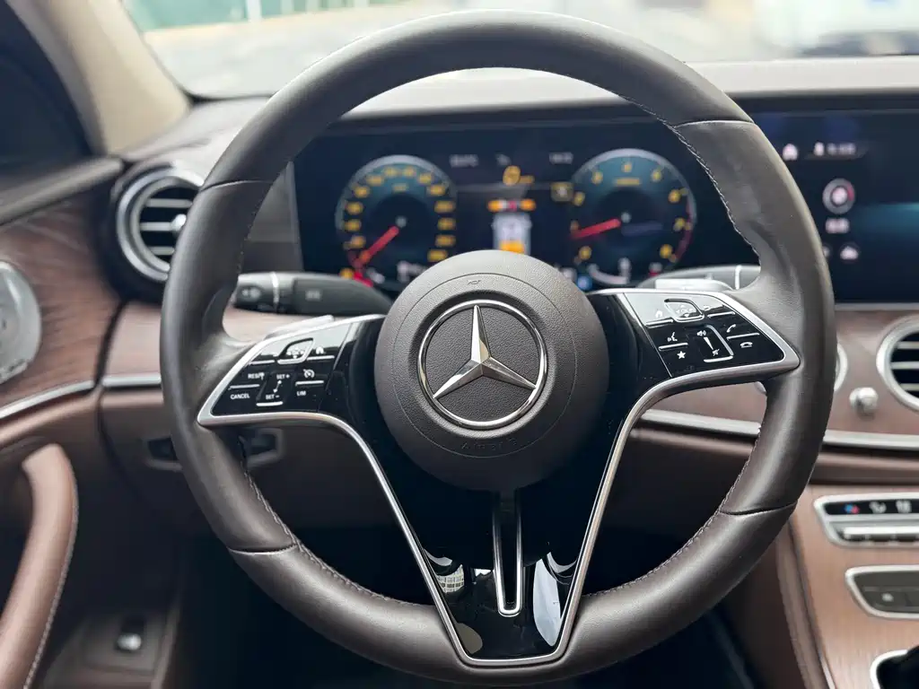 Mercedes-Benz E-Class 2021 — фото 18