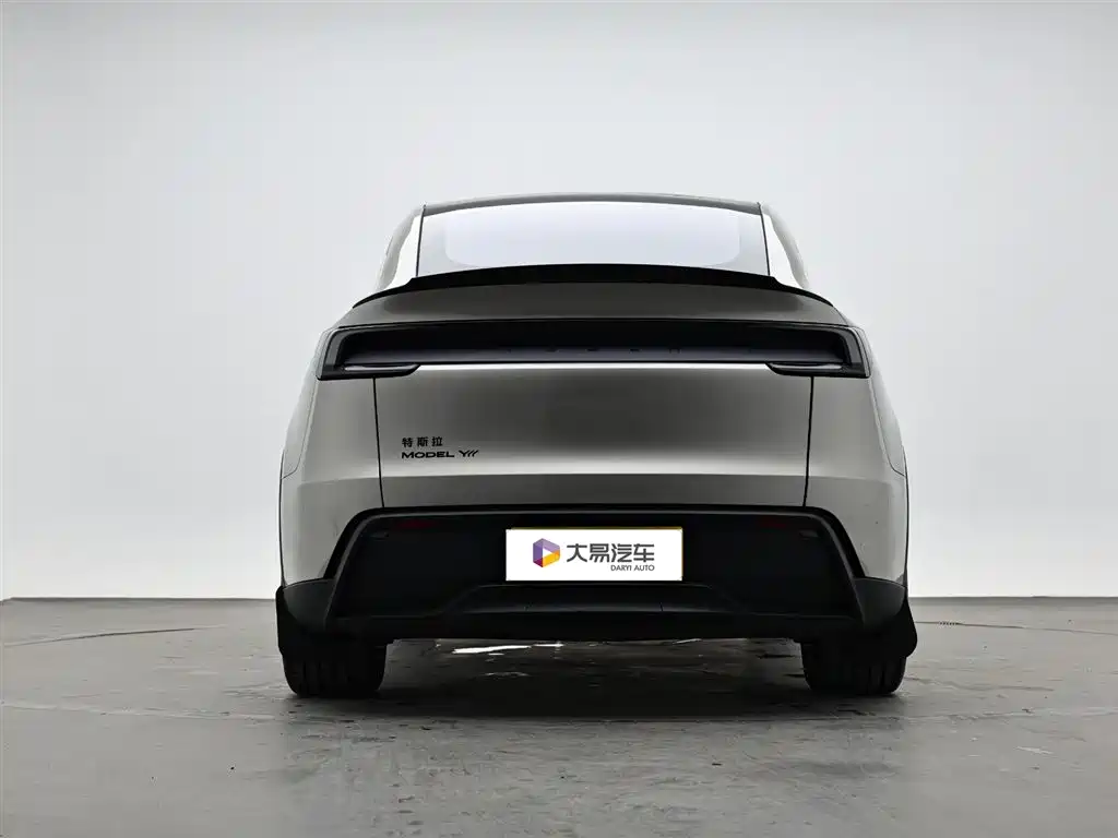 Tesla Model Y L 2025