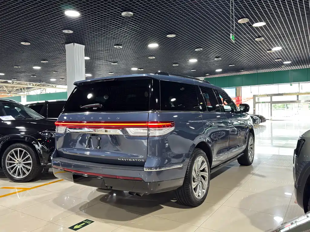 Lincoln Navigator 2025 — фото 20