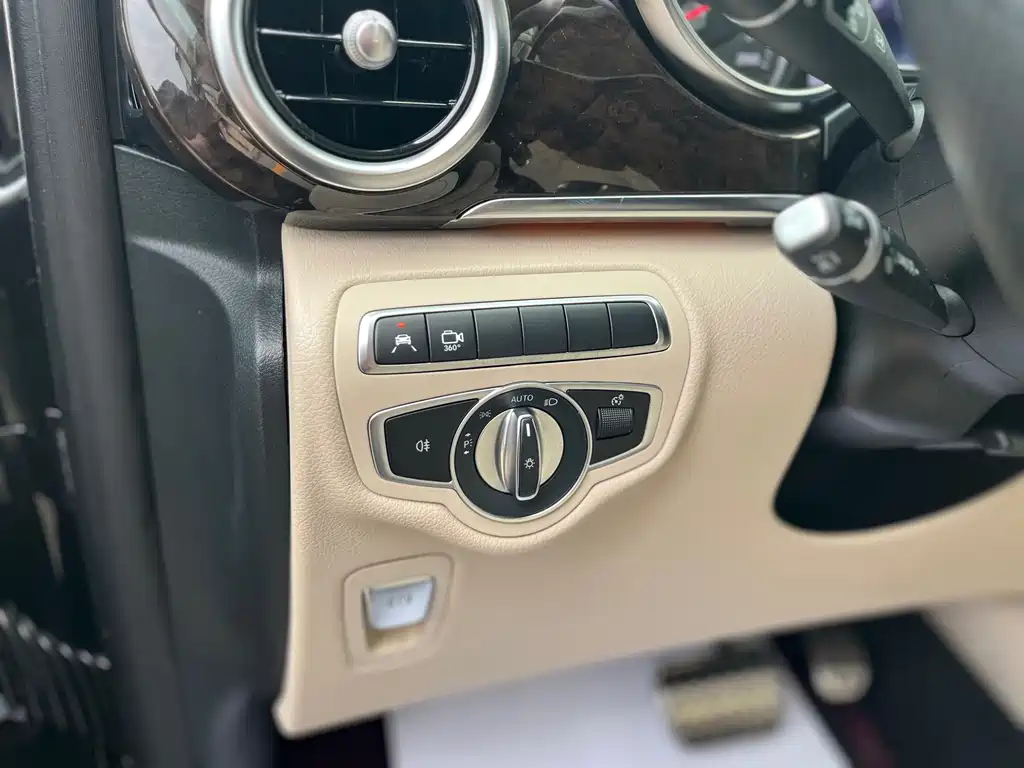 Mercedes-Benz V-Class 2020 — фото 11