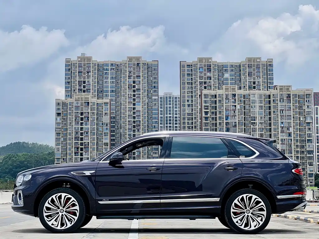 Bentley Bentayga 2023 — фото 15
