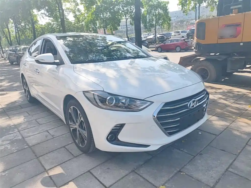 Hyundai Elantra 2018 — фото 4