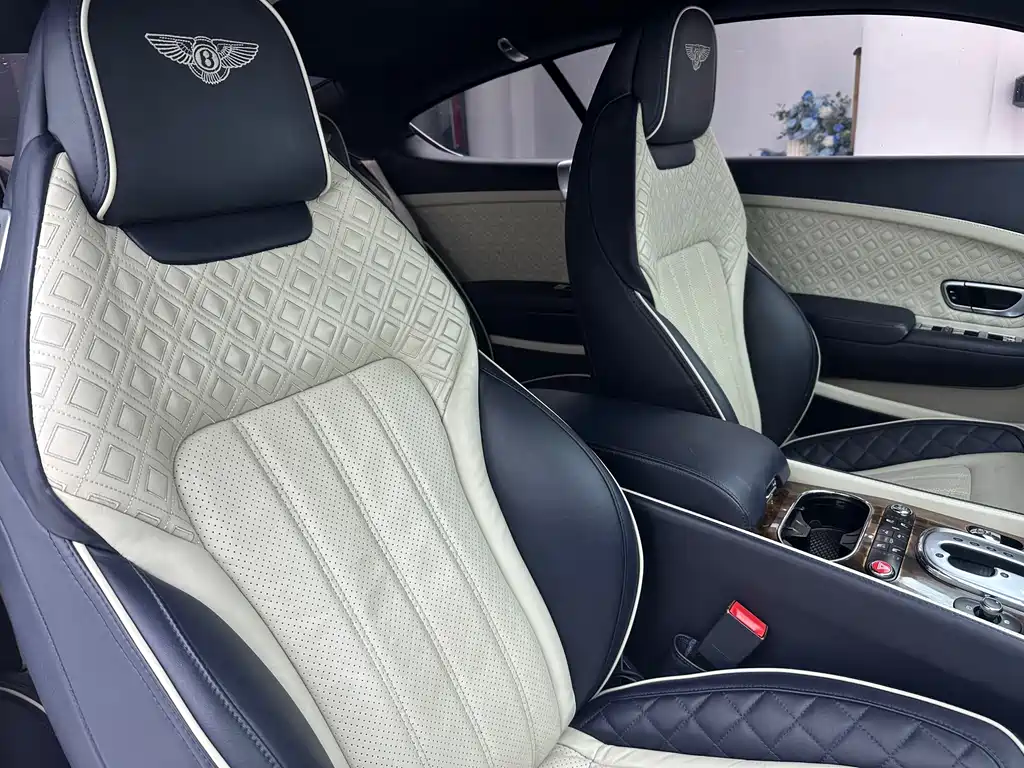 Bentley Continental 2015 — фото 11