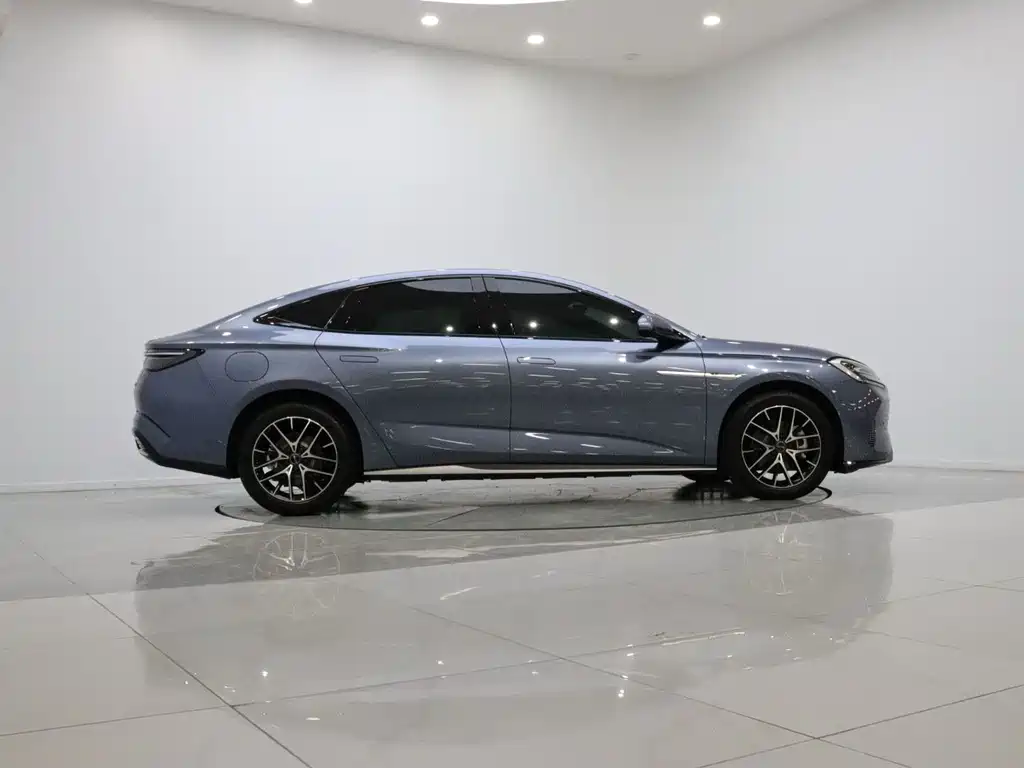 BYD Seal 07 DM-i 2025 — фото 9