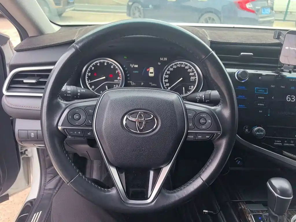 Toyota Camry 2020 — фото 11
