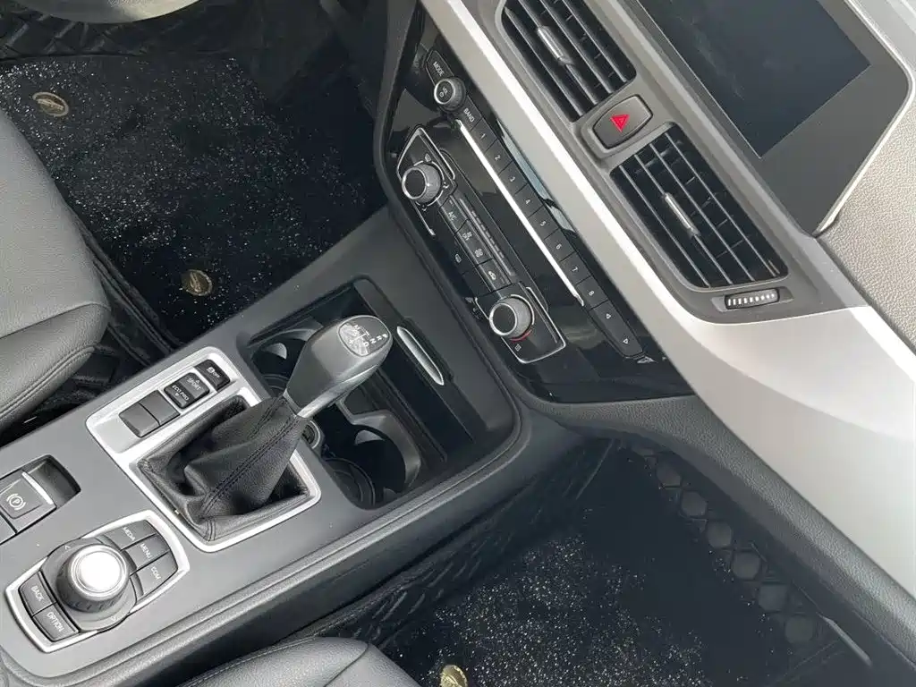 BMW 1 Series 2019 — фото 19