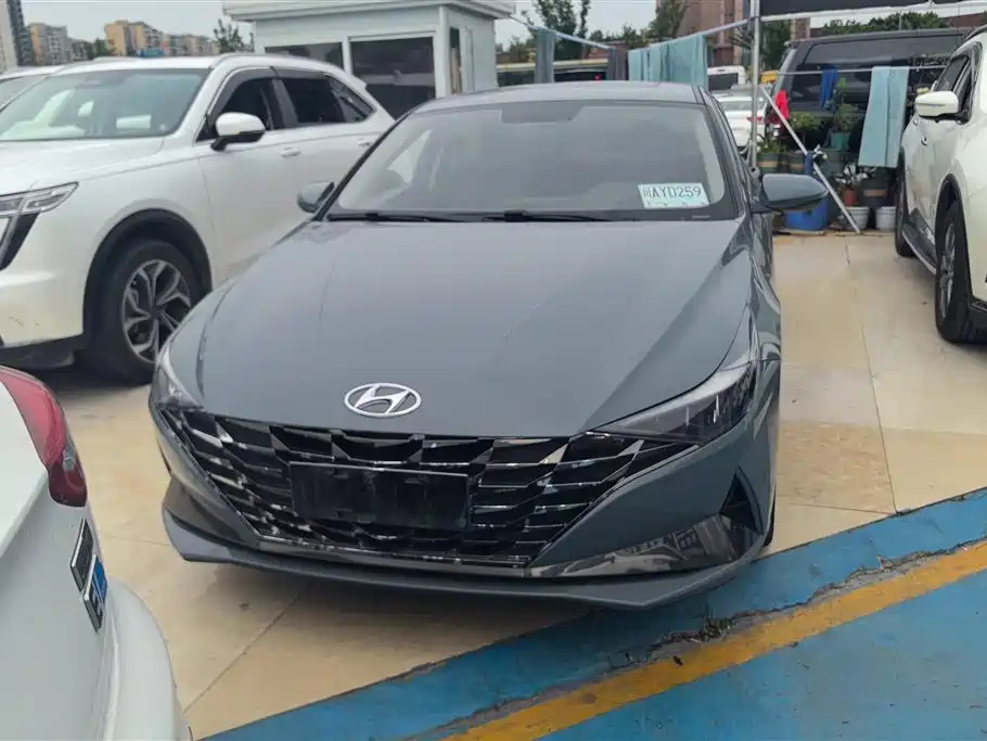 Hyundai Elantra 2022