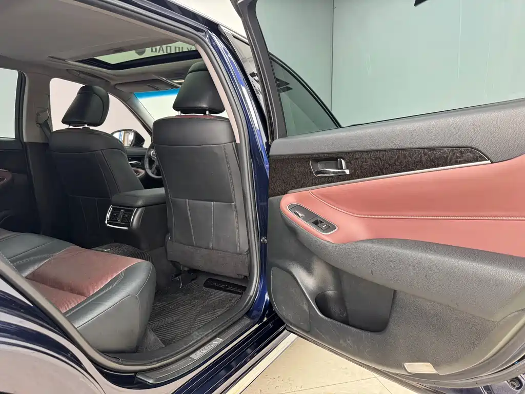 Toyota Crown 2019 — фото 10
