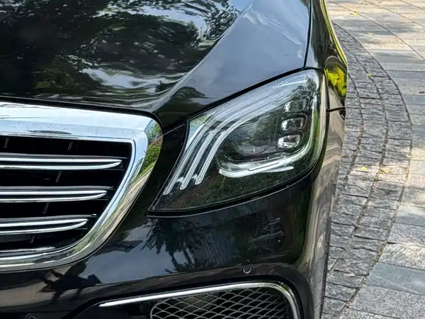 Mercedes-Benz S-Class 2012