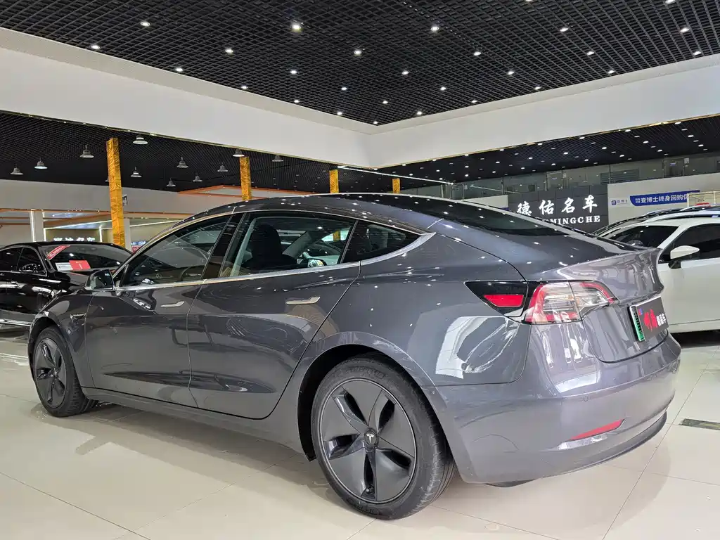 Tesla Model 3 2020 — фото 13