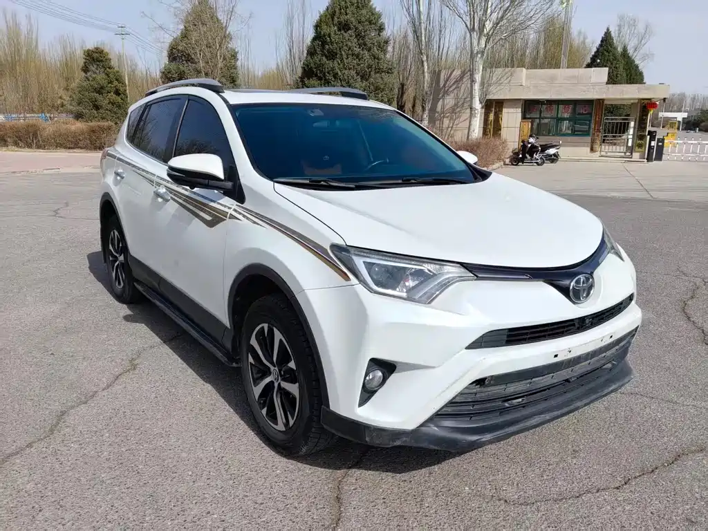 Toyota RAV4 2019 — фото 3