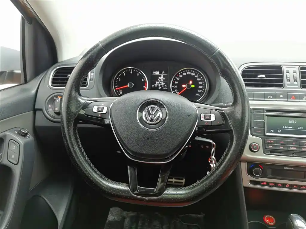 Volkswagen Polo 2017 — фото 11