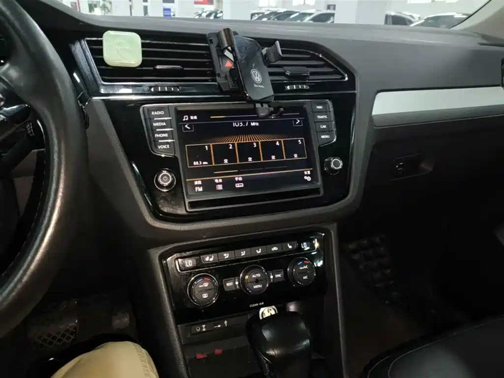 Volkswagen Tiguan L 2017 — фото 13