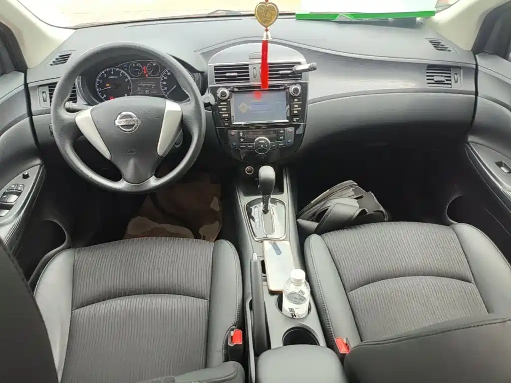 Nissan Tiida 2016 — фото 10