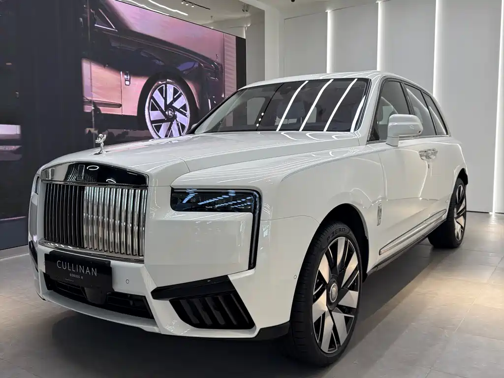 Rolls-Royce Cullinan — фото 8