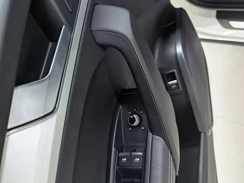 Audi Q5L 2021 — фото 14