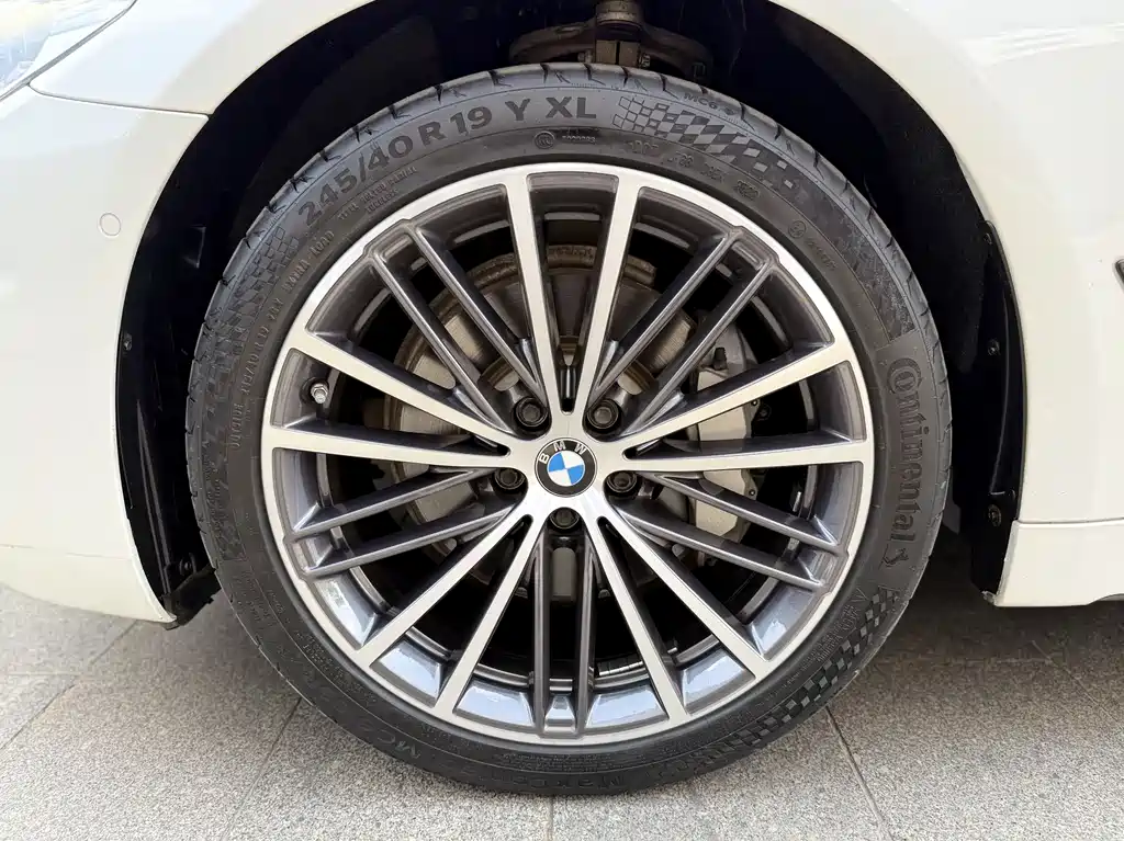 BMW 5 Series 2020 — фото 17
