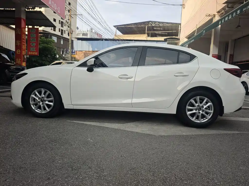 Mazda 3 Axela 2018 — фото 8