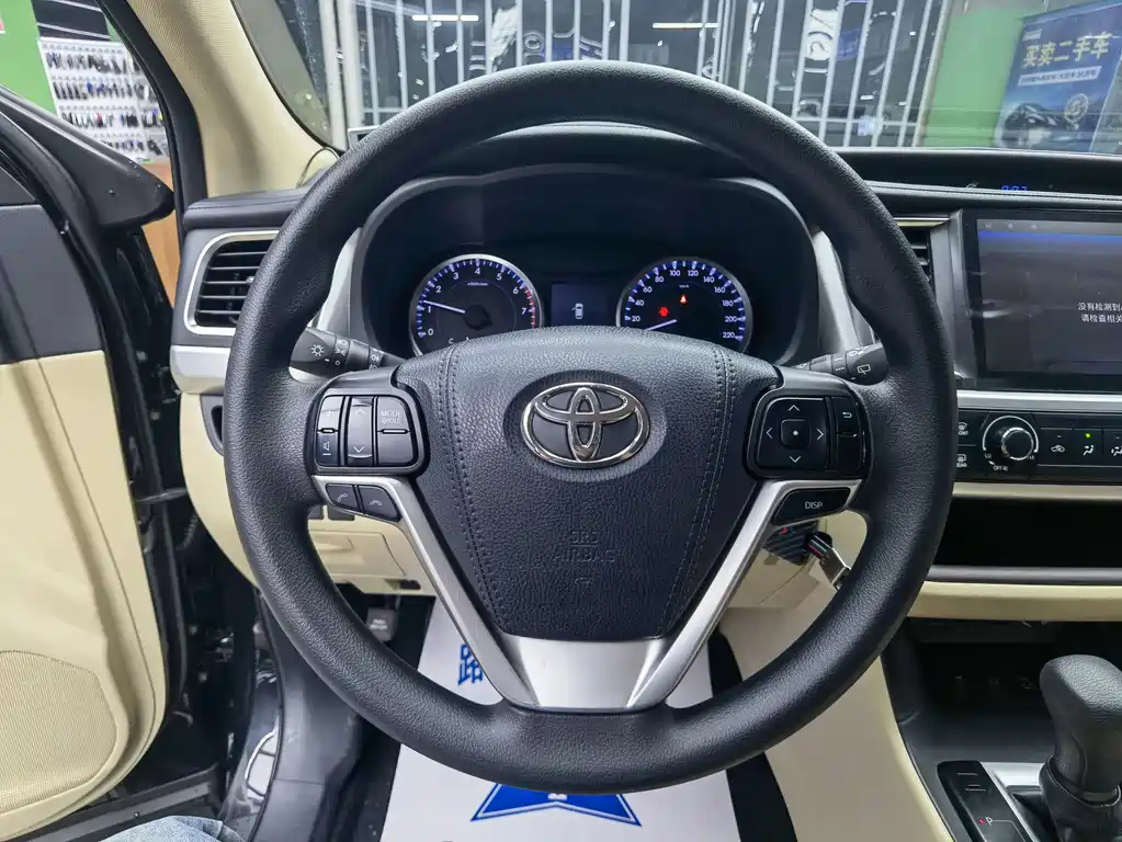 Toyota Highlander 2018 — фото 10