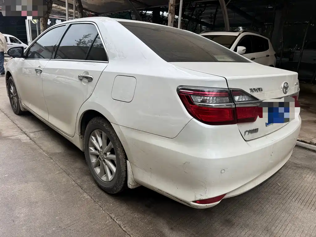 Toyota Camry 2017 — фото 12