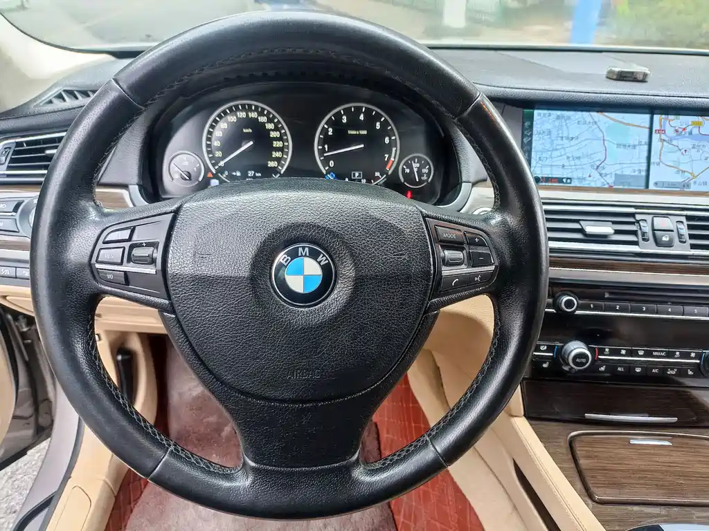 BMW 7 Series 2012 — фото 26