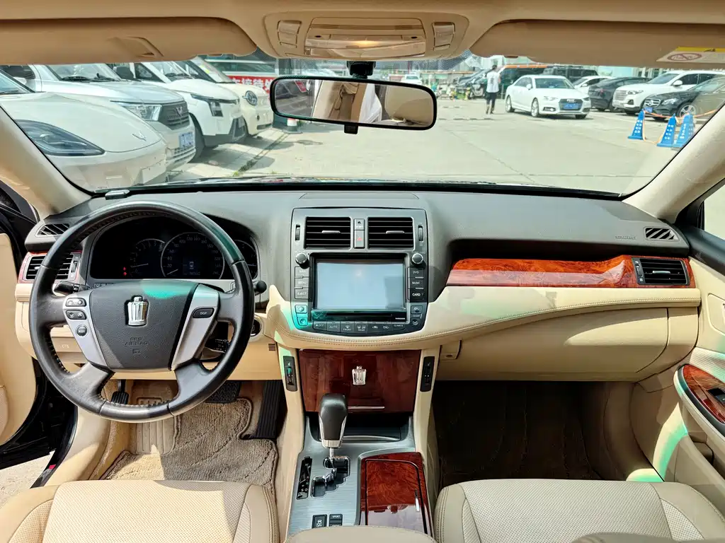 Toyota Crown 2013