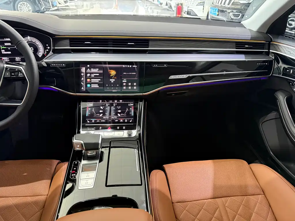 Audi A8 2023 — фото 16