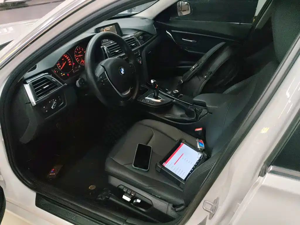 BMW 3 Series 2017 — фото 16