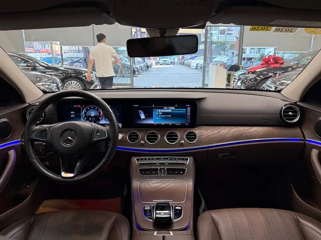 Mercedes-Benz E-Class 2018 — фото 16