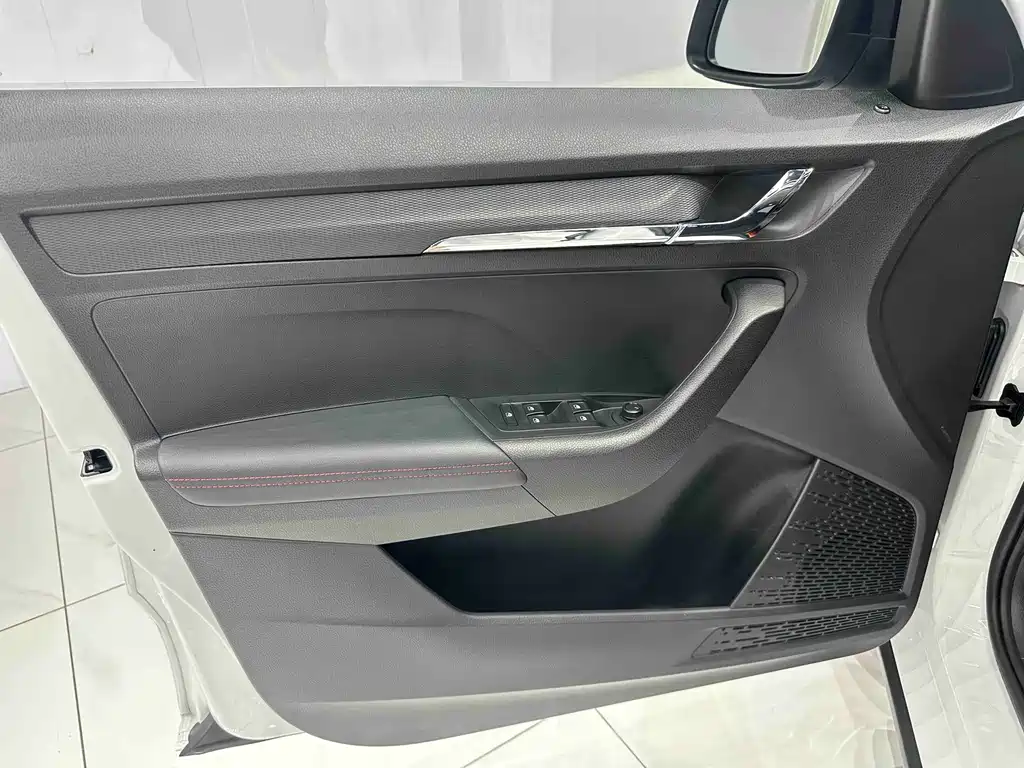 Skoda Kamiq 2023 — фото 11