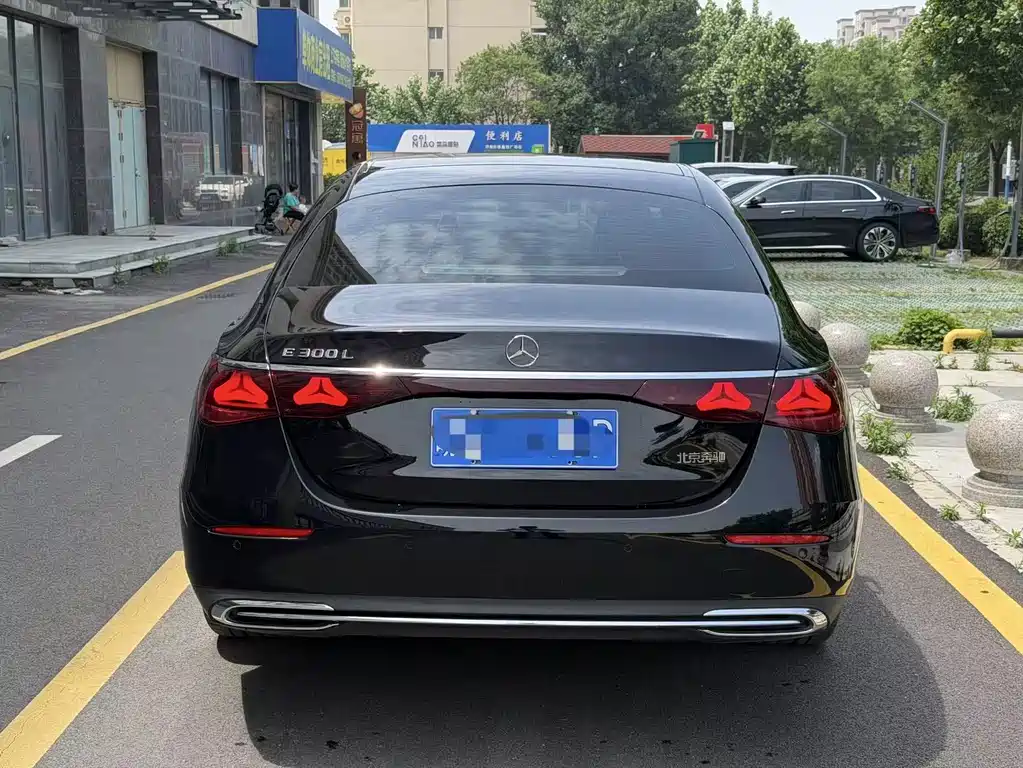 Mercedes-Benz E-Class 2025