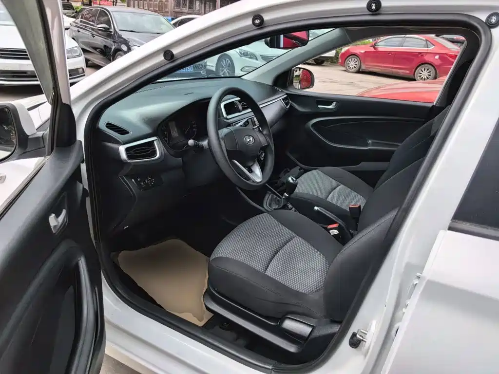 Hyundai Verna 2018 — фото 16